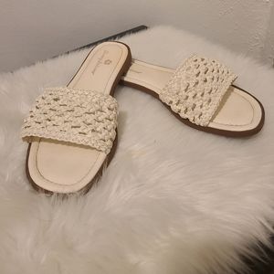 Tommy Bahama White Sandals  !